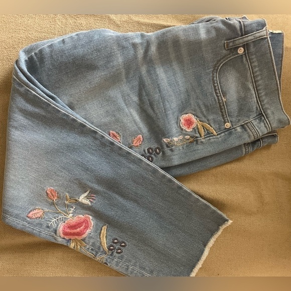 💝 Slim Broken in Boyfriend jeans - floral embroidery - Picture 1 of 7